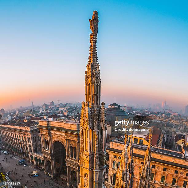 skyline di milano - cattedrale foto e immagini stock