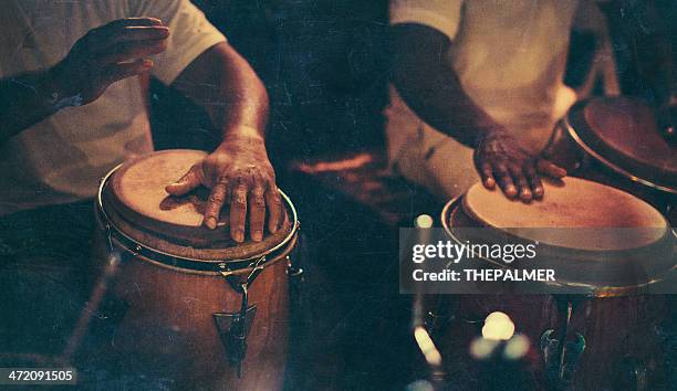 jugando congas - cultura cubana fotografías e imágenes de stock