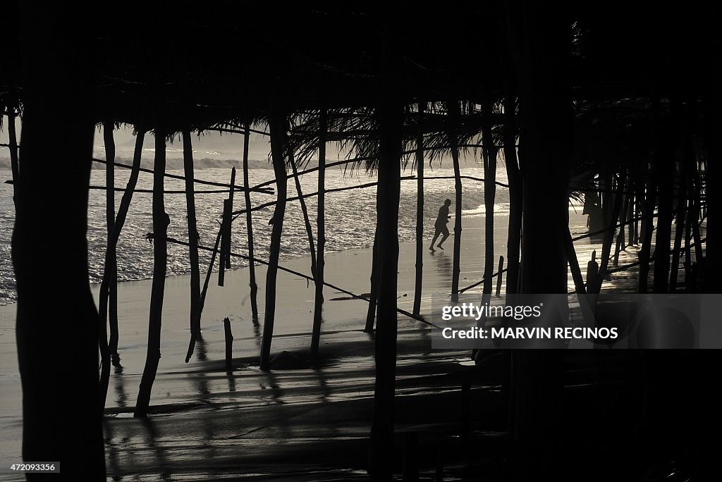 EL SALVADOR-OCEAN SWELL