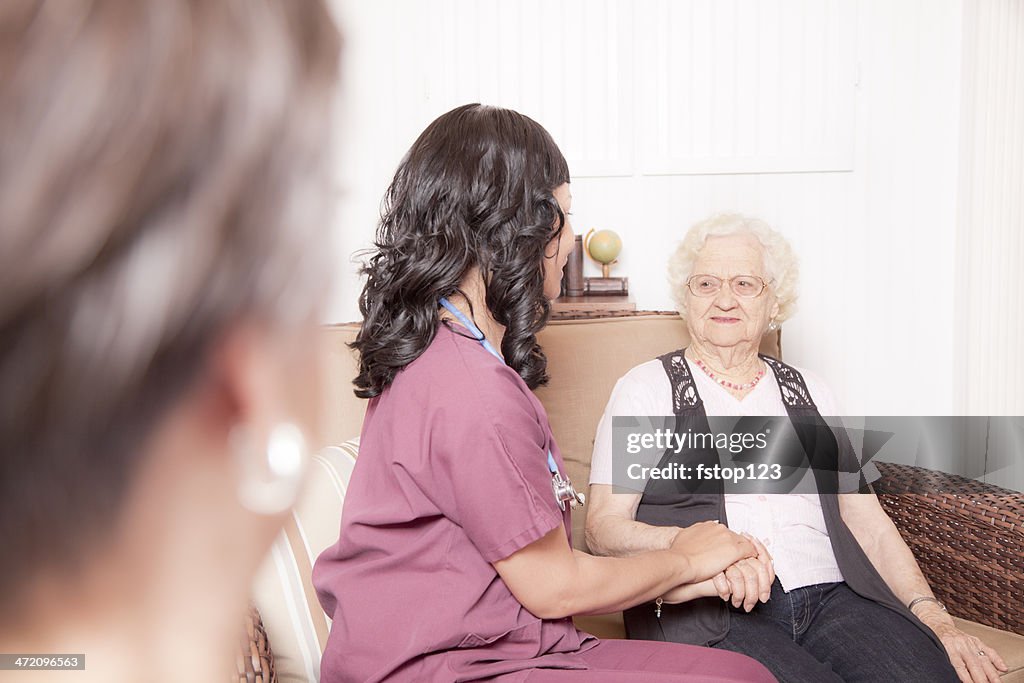 Medicina: Personale sanitario comfort senior paziente.