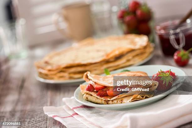 strawberry crepes - crêpe pancake 個照片及圖片檔