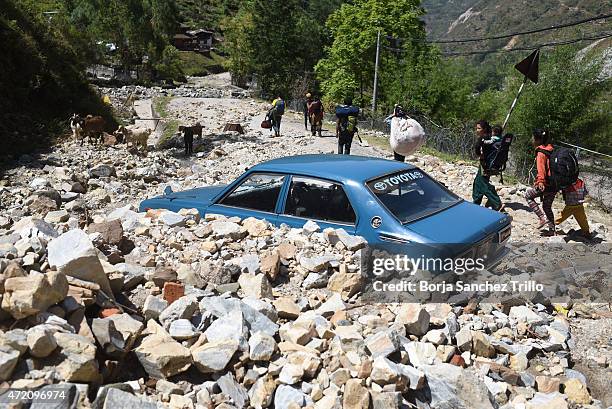 Nepali victims of the earthquake flee from their homes on Arakani road May 3, 2015 in Sindhupalchok, Nepal. The road from Bahrabise to Lipim, the...