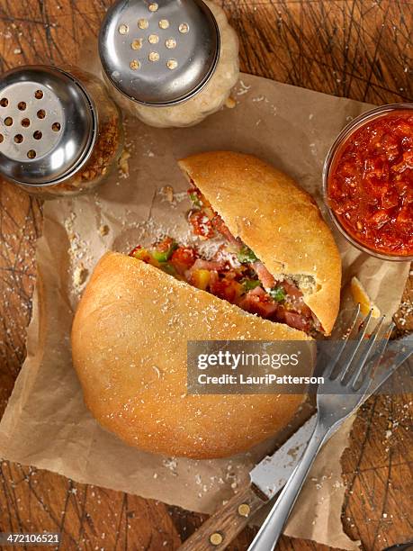 calzone or pizza pocket - cornish pasty 個照片及圖片檔