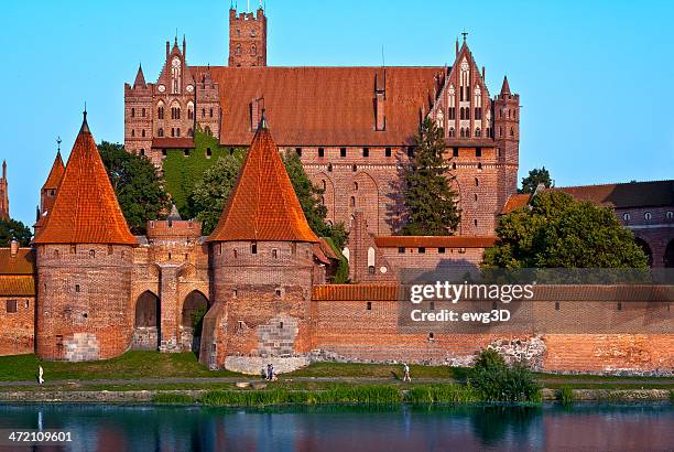 medieval malbork castle on the river nogat - marienburg stock pictures, royalty-free photos & images