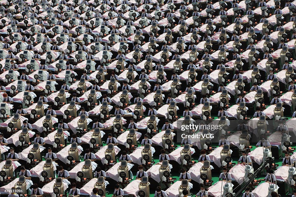 A Thousand People Wearing Facial Mask Hit Guinness Record In Jinan