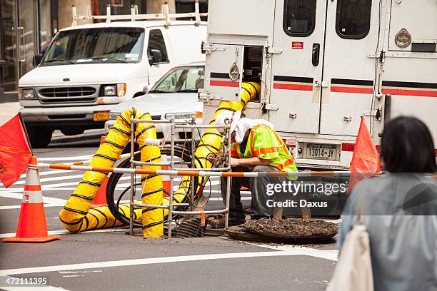 la ville de new york système d'écoulement des eaux travail - système découlement des eaux photos et images de collection