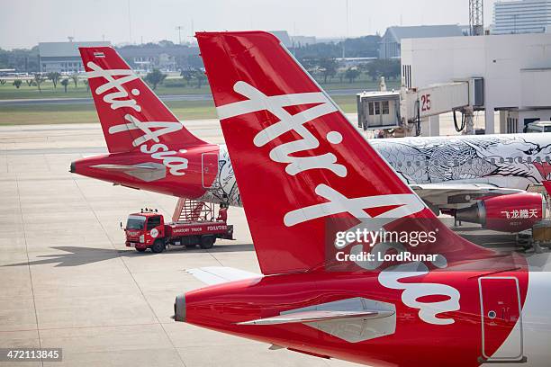 air asia airplanes - air asia stock pictures, royalty-free photos & images