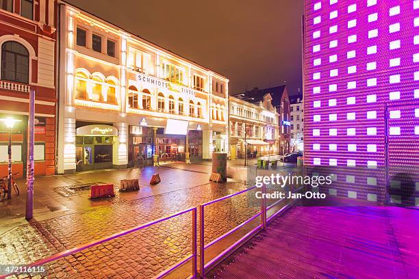 schmidt'stivoli on reeperbahn in hamburg - police drama stock pictures, royalty-free photos & images