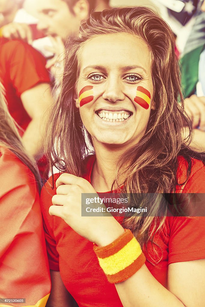 Español mujer joven ventilador, campeonato de fútbol