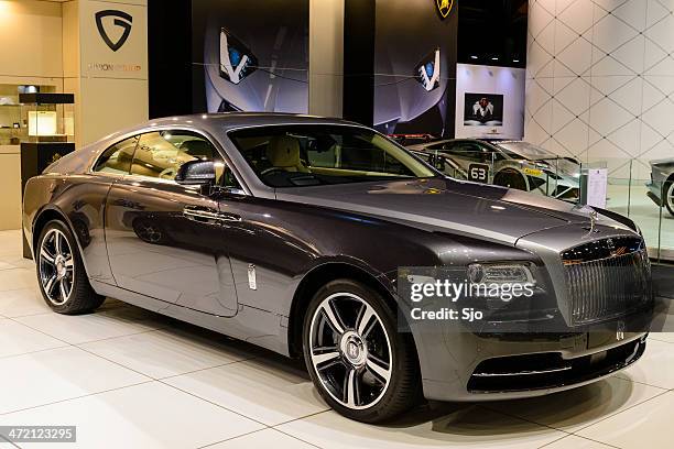 rolls royce wraith - rolls royce photos et images de collection