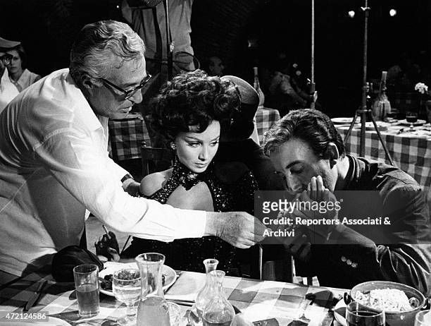The British actor Peter Sellers and the Italian actress Maria Grazia Buccella are playing in a scene of the film After the Fox directed by Vittorio...