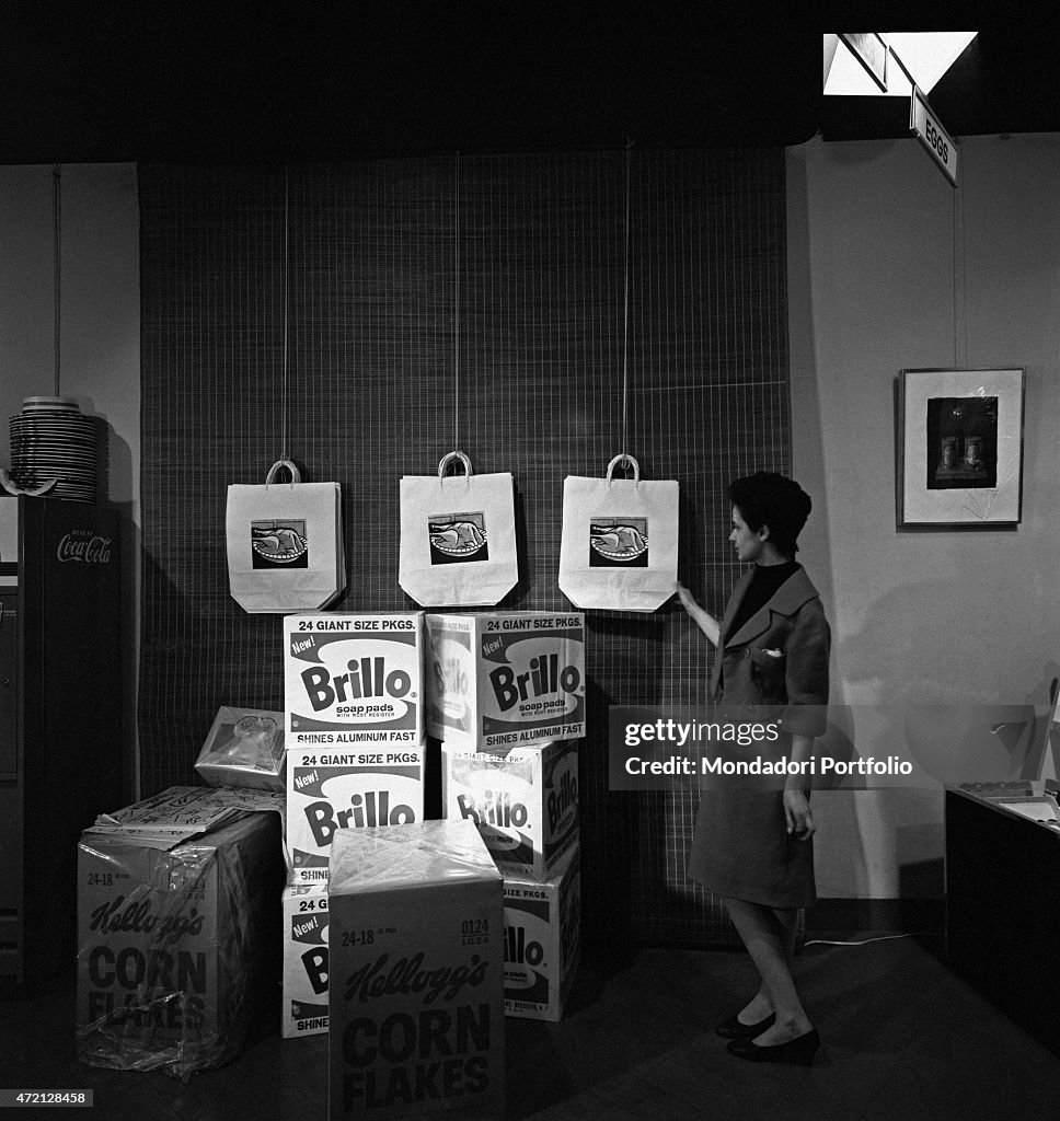 A woman observing Roy Lichtenstein's Turkey Shopping Bags on display at Il segno art gallery