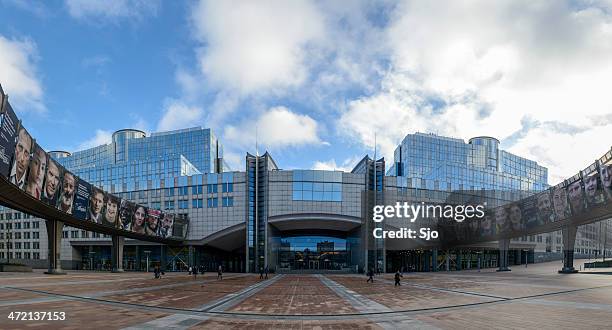 parlamento europeo - eu building brussels fotografías e imágenes de stock