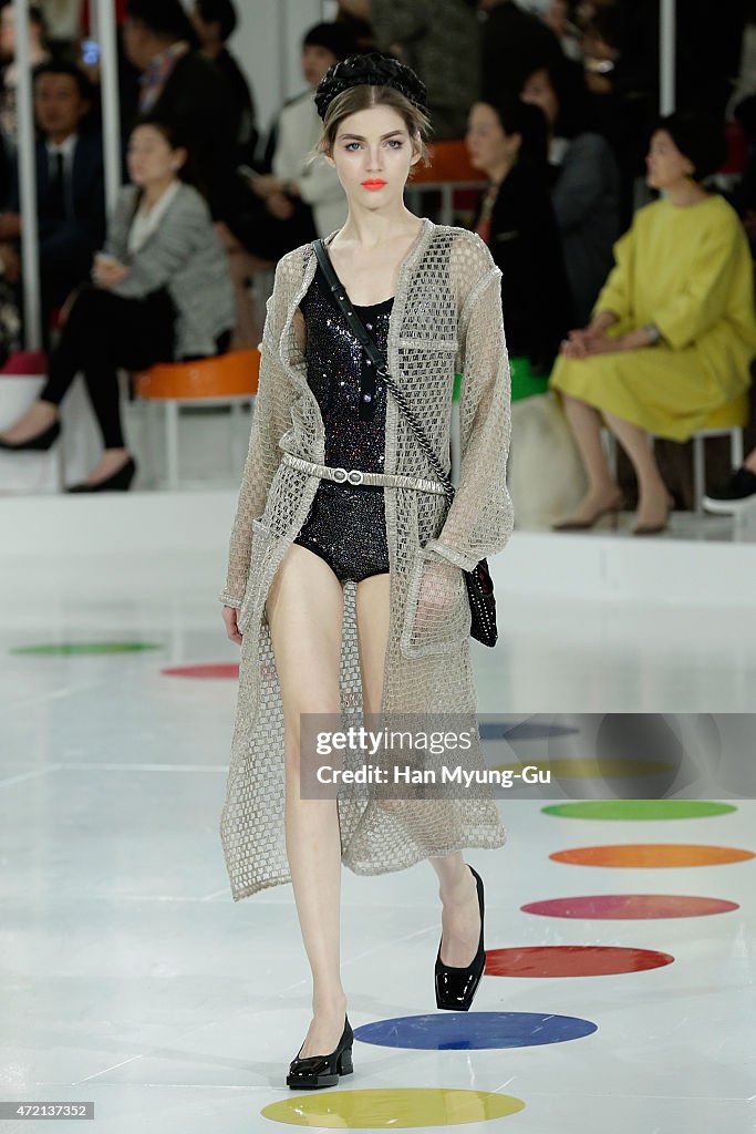 Chanel 2015/16 Cruise Collection - Runway