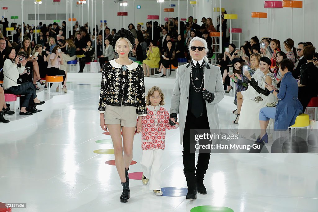 Chanel 2015/16 Cruise Collection - Runway