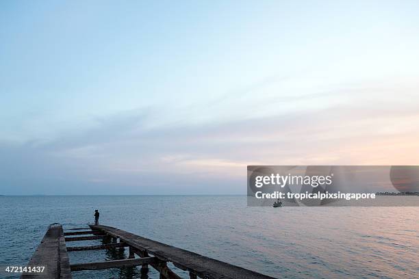 camboya, kep provincia, puesta de sol. - kep fotografías e imágenes de stock
