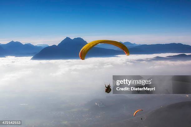skydiving in blue sky - hang glider stock pictures, royalty-free photos & images