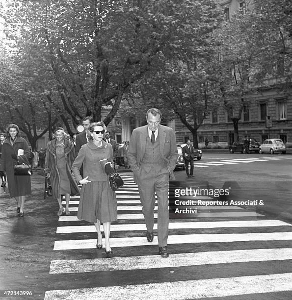 American actor Gary Cooper walking on via Veneto, in Rome, with his wife Veronica Balfe. Behind them, their daughter Maria Cooper and some other...