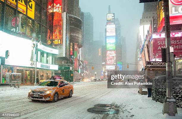 times square under snowstorm, january 2-3, 2014 - new york city snow stock pictures, royalty-free photos & images