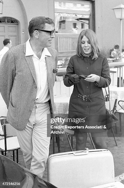 American actor Burt Lancaster, just arrived in Rome on holiday, with his daughter Joanna. Rome, 1966