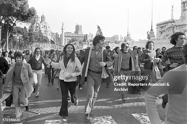 Crowd of students running towards Piazza Venezia during a demonstration for school reform. Rome, 1973