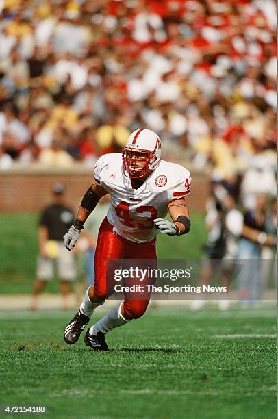 Scott Shanle of the Nebraska Cornhuskers runs against the Missouri Tigers in Columbia, Missouri on September 29, 2001.