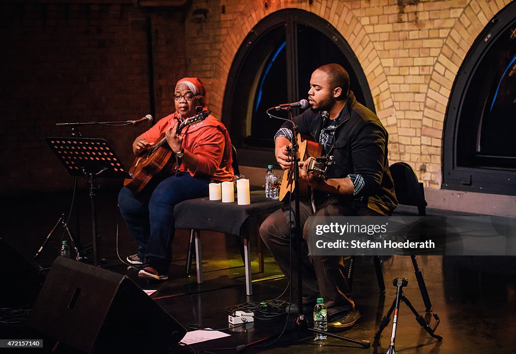 Madisen Ward and the Mama Bear Perform In Berlin