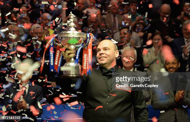 Stuart Bingham lifts the trophy after beating Shaun Murphy in the final of the 2015 Betfred World Snooker Championship at Crucible Theatre on May 4,...