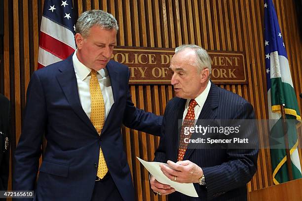 New York City Police Commissioner Bill Bratton leaves with Mayor Bill de Blasio after a news conference at police headquarters following the death of...