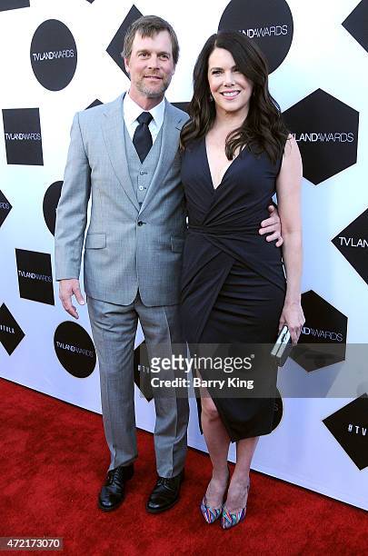 Actor Peter Krause and actress Lauren Graham attend the 2015 TV LAND Awards at Saban Theatre on April 11, 2015 in Beverly Hills, California.