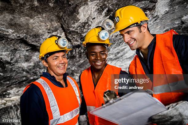construction workers digging a tunnel - coal mine shaft stock pictures, royalty-free photos & images