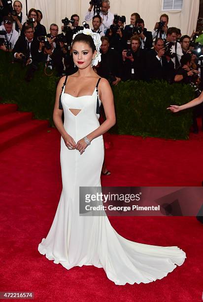 Selena Gomez attends the 'China: Through The Looking Glass' Costume Institute Benefit Gala at Metropolitan Museum of Art on May 4, 2015 in New York...