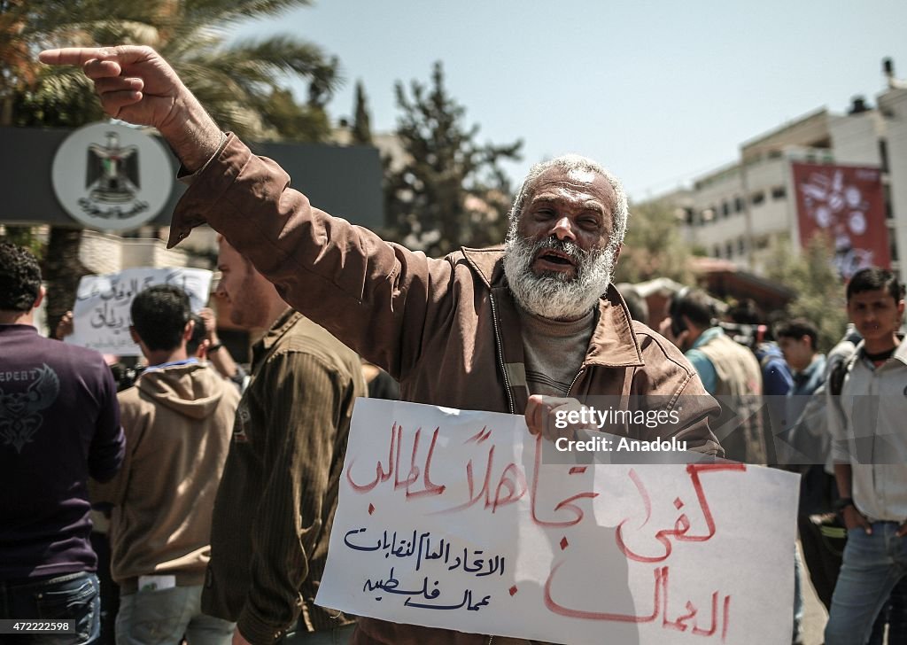 Workers protest unemployment in Gaza