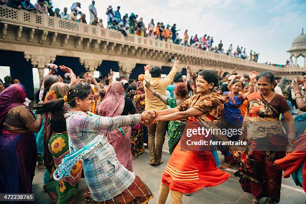 indian holi - euforie stockfoto's en -beelden