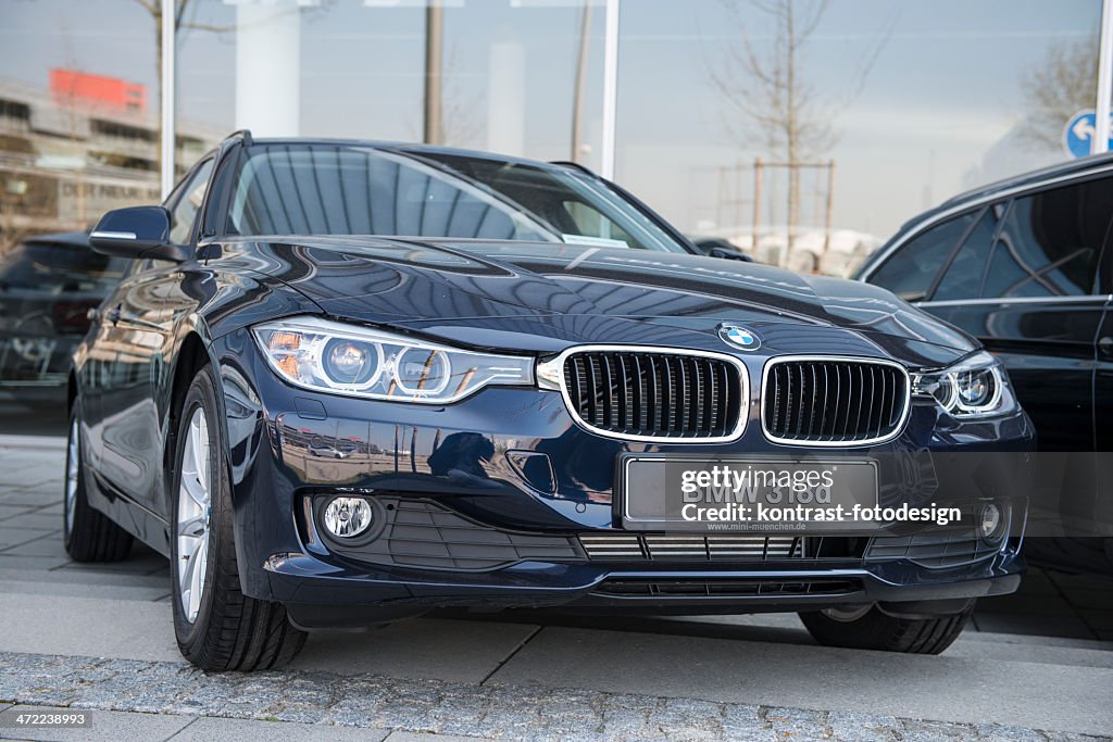 2013 BMW 318d (E90)