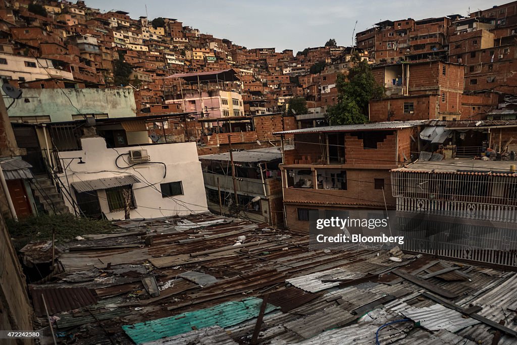 Colombians Head Home as Venezuela's Maduro Loses Backing of Poor