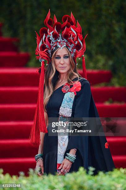 Actress Sarah Jessica Parker enters the Metropolitan Museum of Art on May 4, 2015 in New York City.