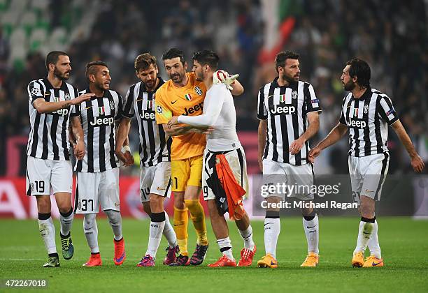 Juventus players celebrate victory after the UEFA Champions League semi final first leg match between Juventus and Real Madrid CF at Juventus Arena...