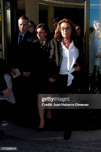 Jaime Hermida, Mabi Hermida and Begona Fernandez attend the funeral chapel for the journalist Jesus Hermida at La Paz Morgue on May 05, 2015 in...