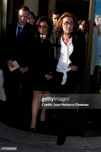 Jaime Hermida, Mabi Hermida and Begona Fernandez attend the funeral chapel for the journalist Jesus Hermida at La Paz Morgue on May 05, 2015 in...