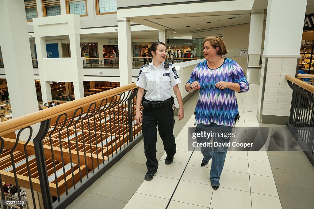 Laura Kirby McIntosh has written a thank you to a mall security guard named Ana Melissa Abreu for helping her with her autistic son who threw a tantrum at the mall.