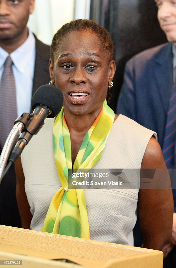 New York First Lady Chirlane McCray Visits The Empire State Building To Raise Awareness For Mental Health