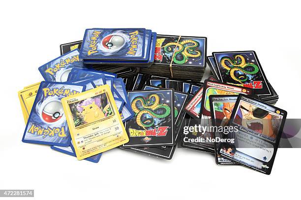 dragonballz et pokemon trading cartes de match - pokémon photos et images de collection