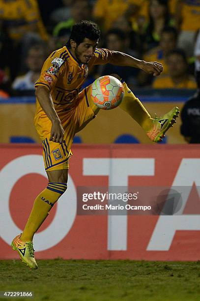 Damian Alvarez of Tigres controls the ball during a second leg match between Tigres and Universitario de Sucre as part of round of sixteen of Copa...