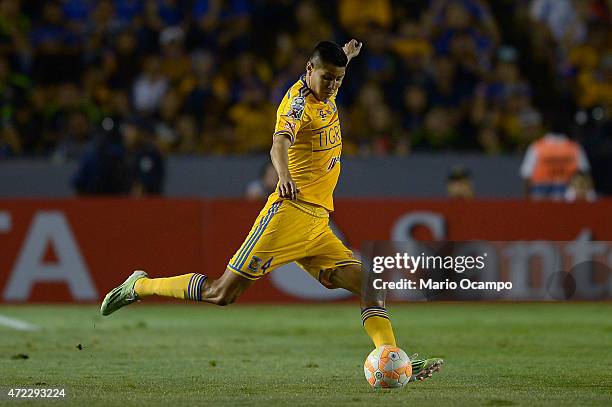 Hugo Ayala of Tigres kicks the ball during a second leg match between Tigres and Universitario de Sucre as part of round of sixteen of Copa...