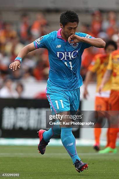 Yohei Toyoda of Sagan Tosu celebrates scoring his team's first goal during the J.League match between Shimizu S-Pulse and Sagan Tosu at IAI Stadium...