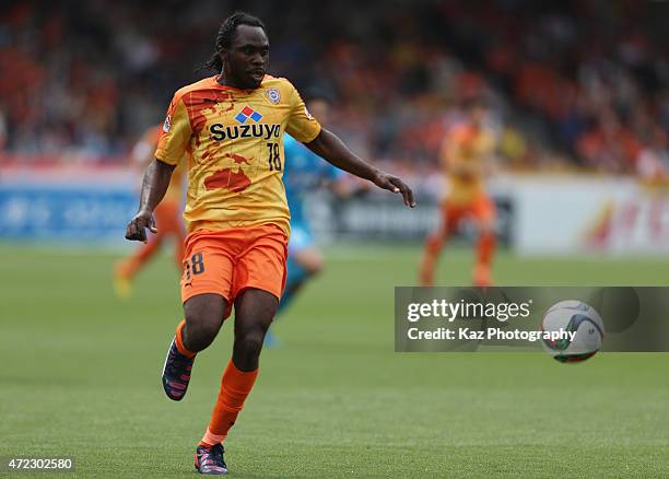 Peter Utaka of Shimizu S-Pulse in action during the J.League match between Shimizu S-Pulse and Sagan Tosu at IAI Stadium Nihondaira on May 6, 2015 in...