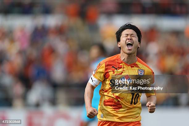 Genki Omae of Shimizu S-Pulse celebrates scoring his team's second goal from the penalty spot during the J.League match between Shimizu S-Pulse and...