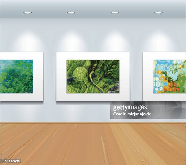 bilder an der wand im art gallery - art gallery interior stock-grafiken, -clipart, -cartoons und -symbole