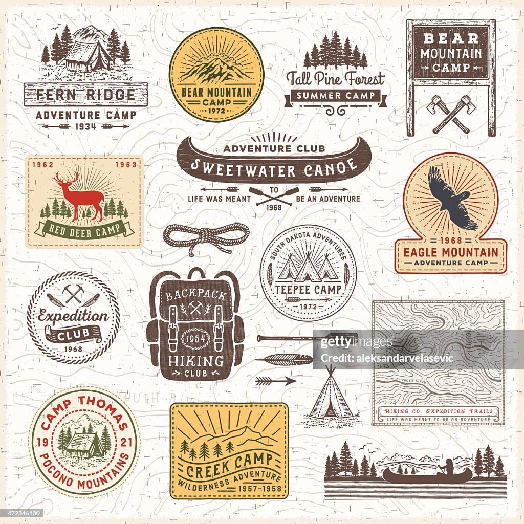 Camping-Abzeichen und Etiketten im Vintage-Stil